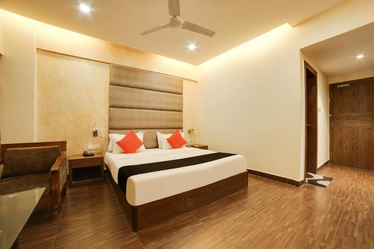 Capital O 61351 Waii International Hotel Bhalukpung Exterior foto