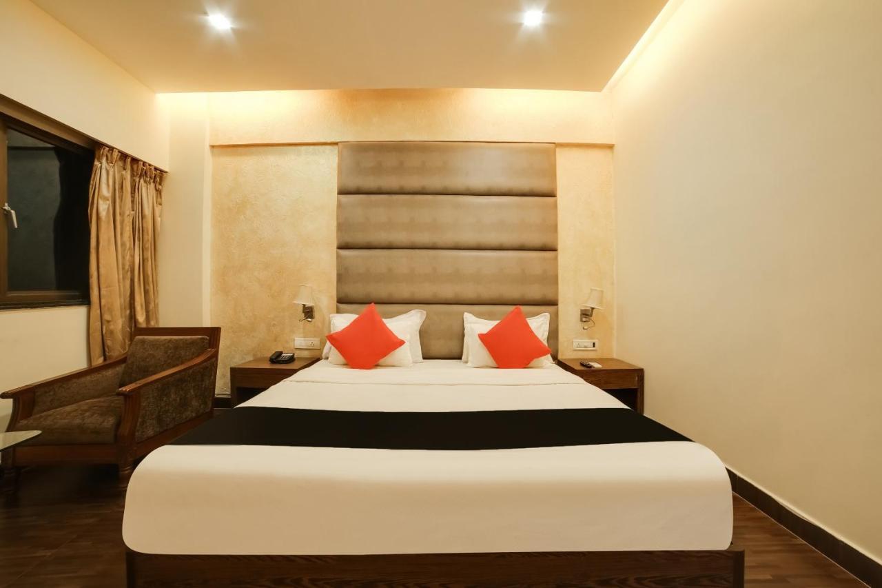 Capital O 61351 Waii International Hotel Bhalukpung Habitación foto