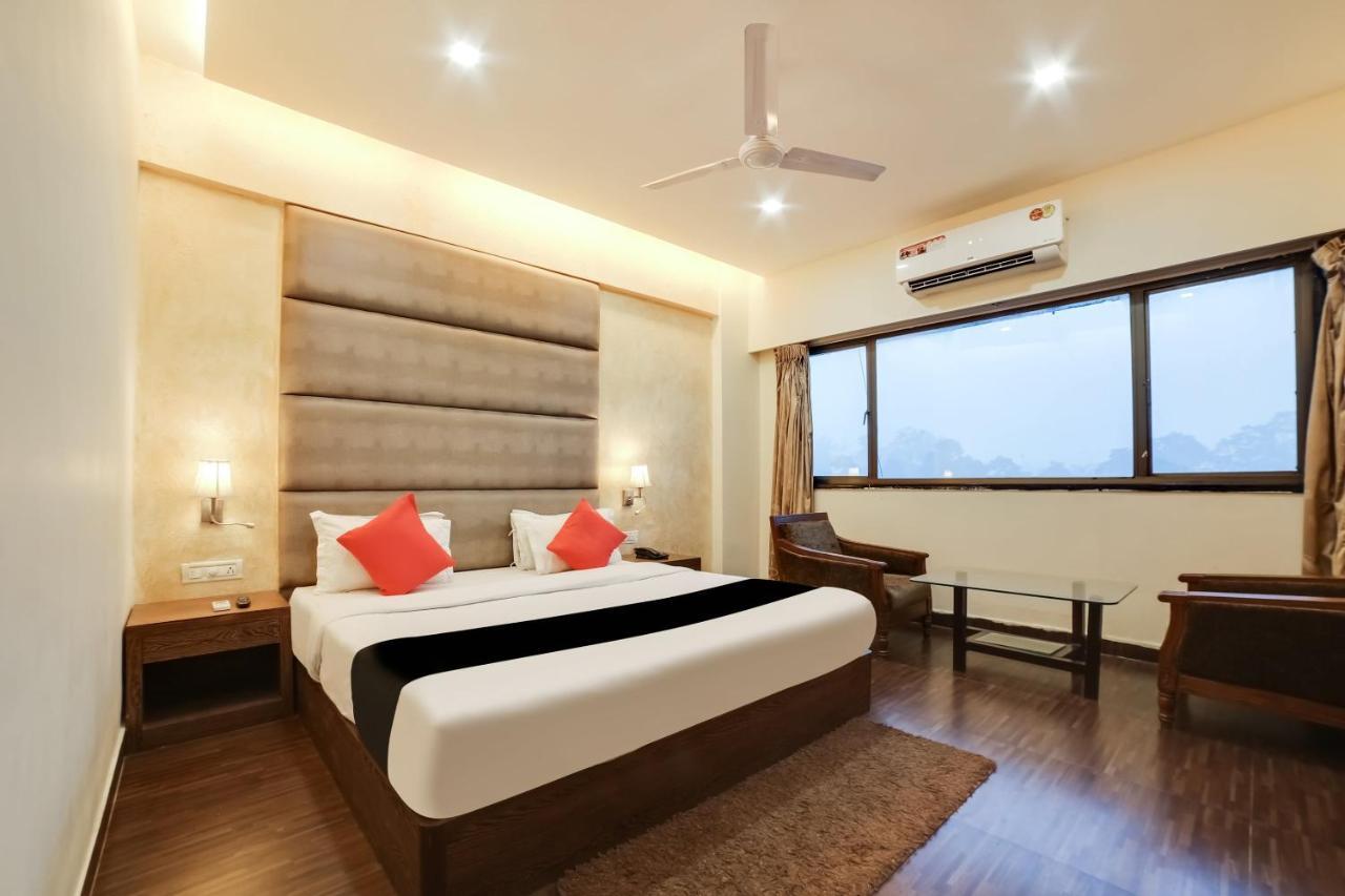 Capital O 61351 Waii International Hotel Bhalukpung Exterior foto