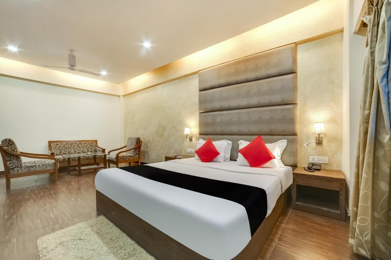 Capital O 61351 Waii International Hotel Bhalukpung Habitación foto