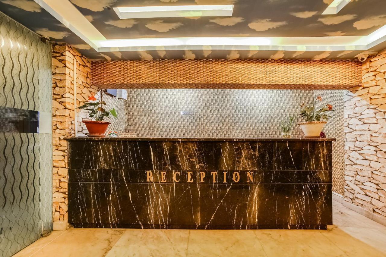 Capital O 61351 Waii International Hotel Bhalukpung Exterior foto